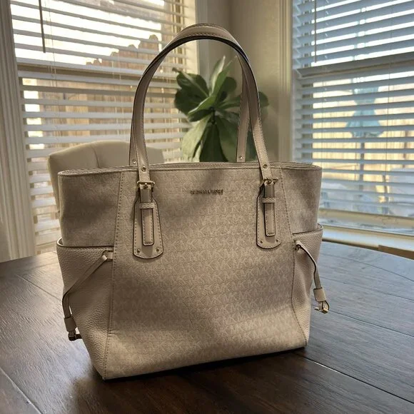 Michael Kors Voyager East West Signature Tote Off White - Used - Picture 2 of 12